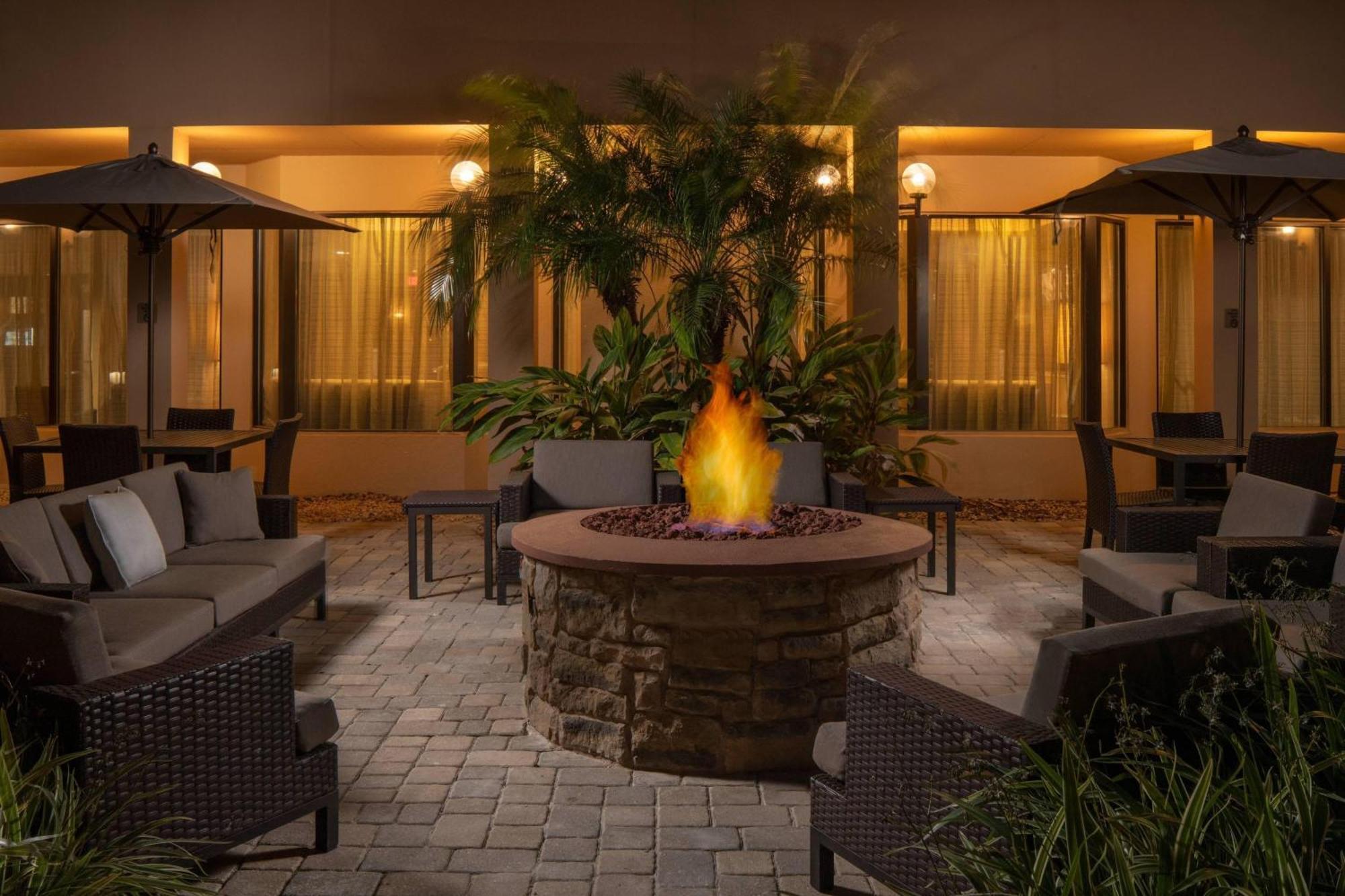 Courtyard By Marriott Jacksonville At The Mayo Clinic Campus/Beaches Ngoại thất bức ảnh